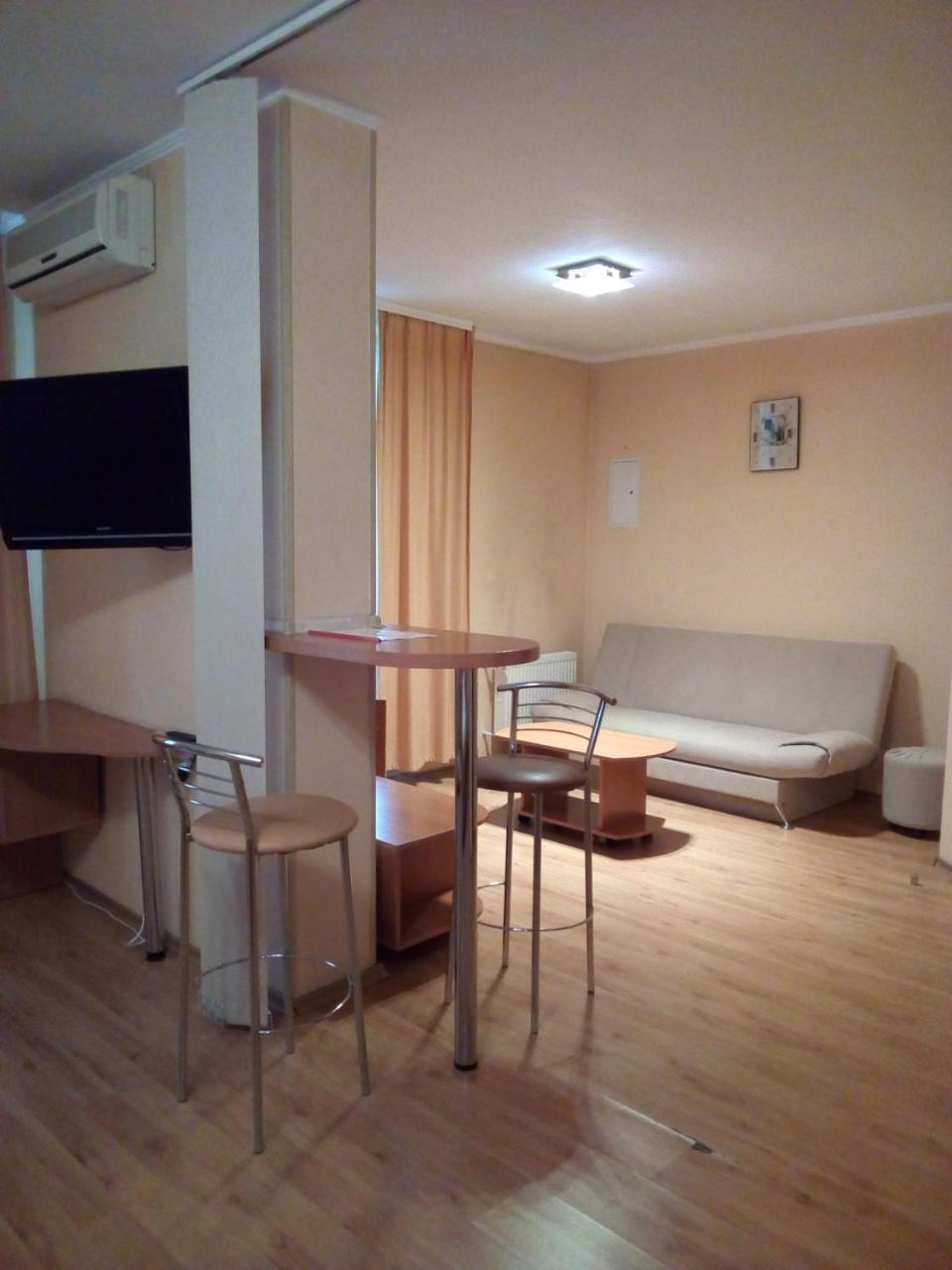 Suite,762716710:JPEG